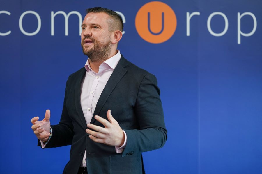 Firstcom Europe secures enhanced funding with Kartesia
